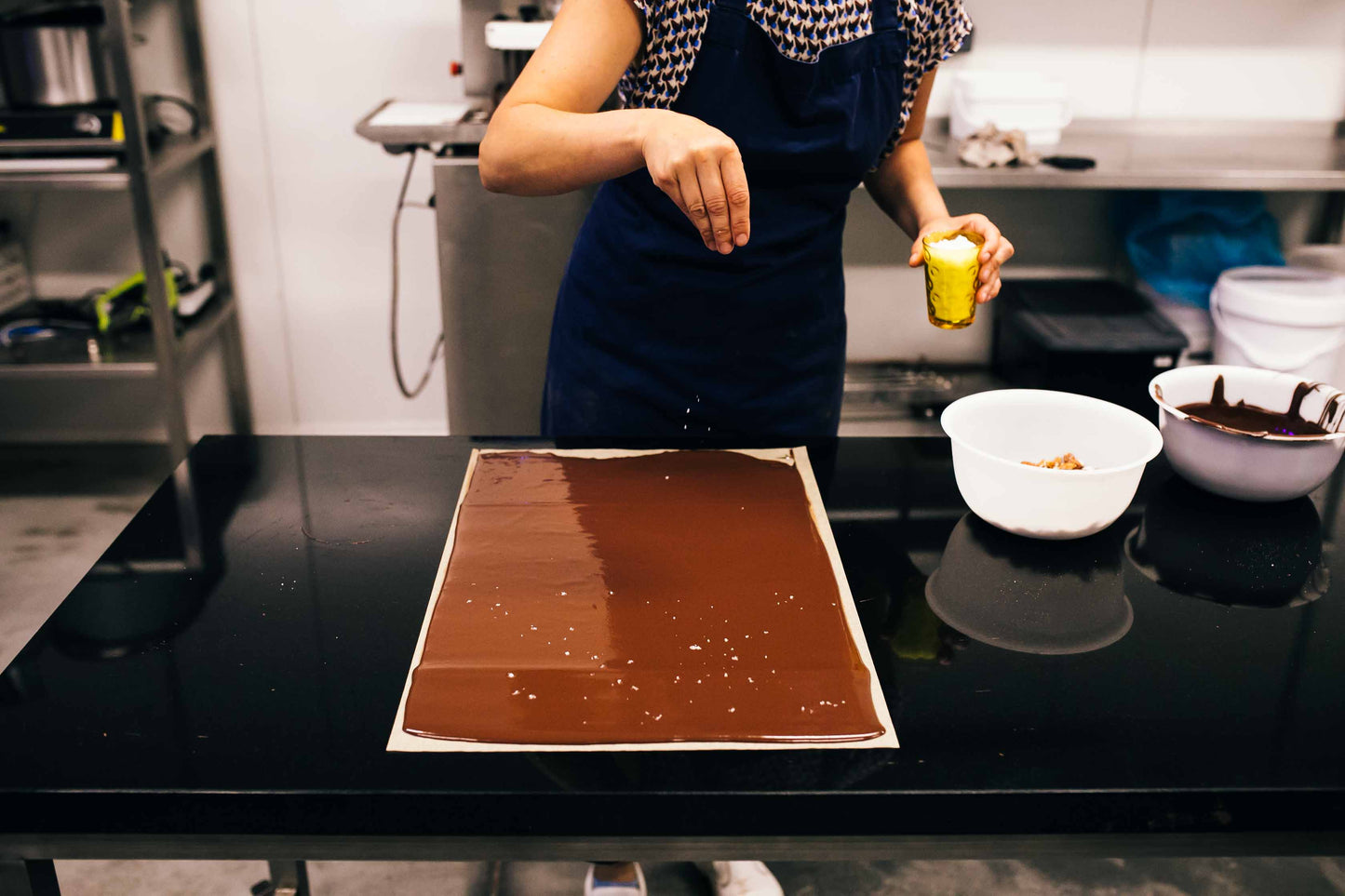 Eclats au chocolat noir et noix de cajou caramélisées