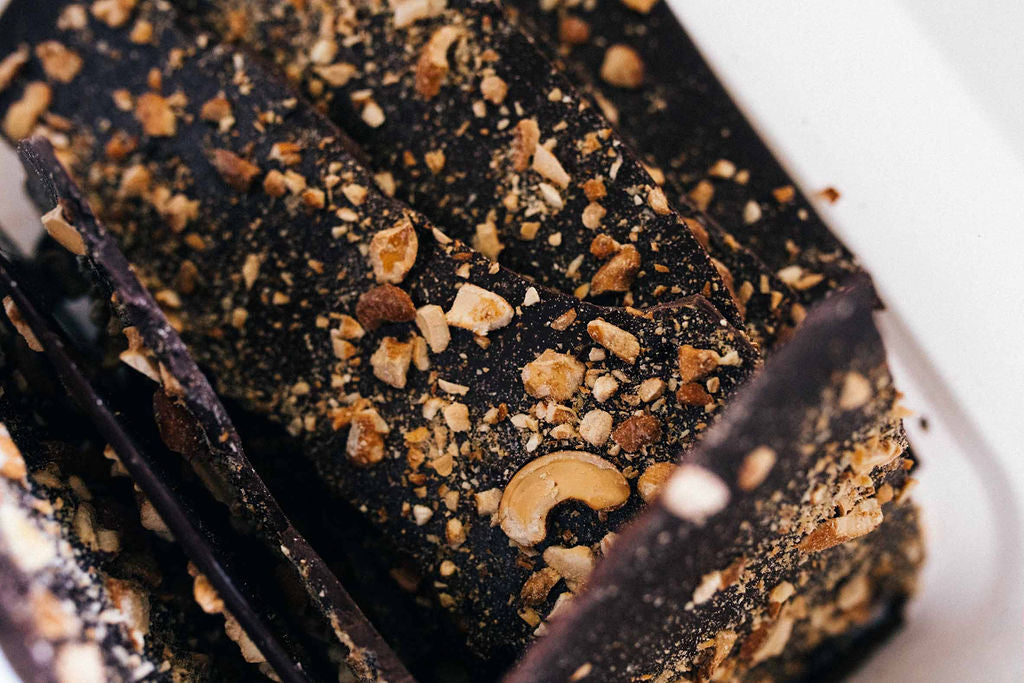 Eclats au chocolat noir et noix de cajou caramélisées